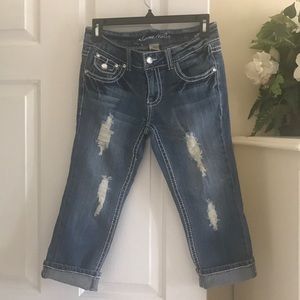 VTG DISTRESSED + EMBELLISHED JEAN CAPRIS NWOT